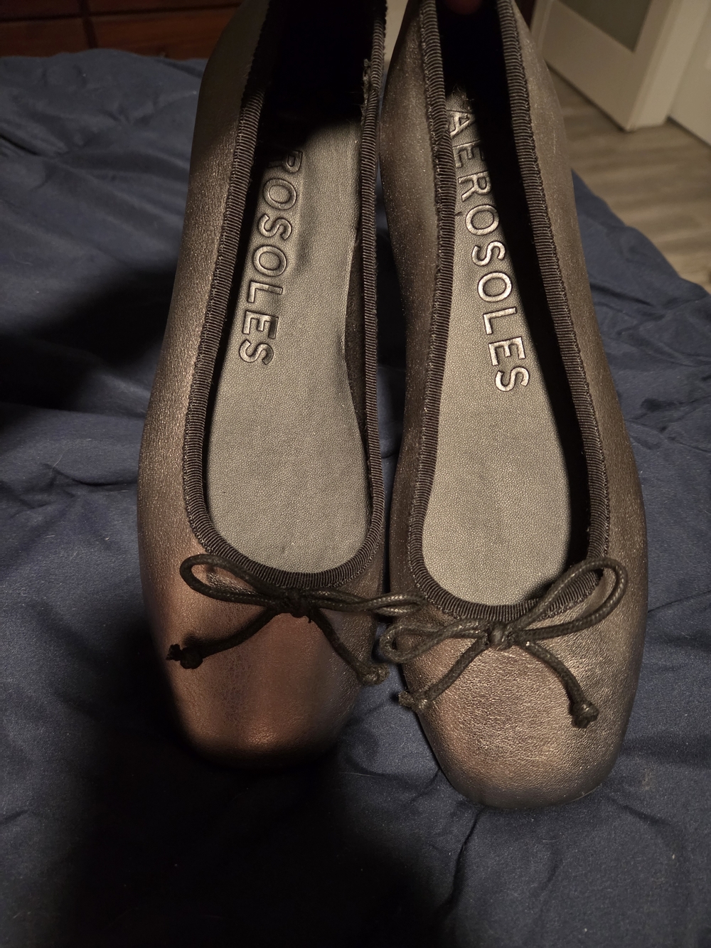 AEROSOLES Metallic Silver Gun Metal Bow Ballet Flats